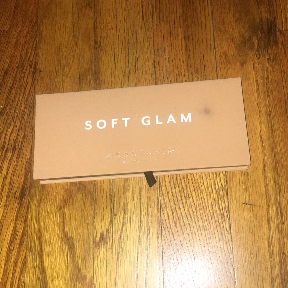 Anastasia Beverly Hills Soft Glam eyeshadow